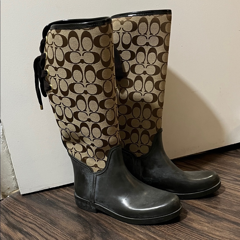 Coach Women's Tan and Black Winter Boots